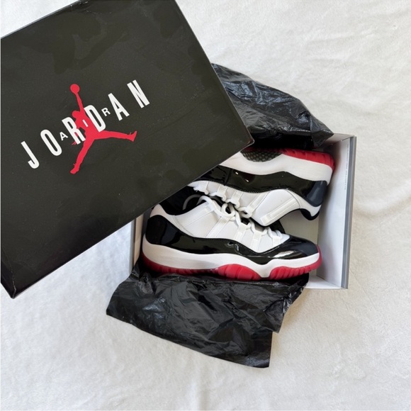 Air Jordan 11 Low Bred Black Red | Men’s 8.5 - Picture 10 of 11